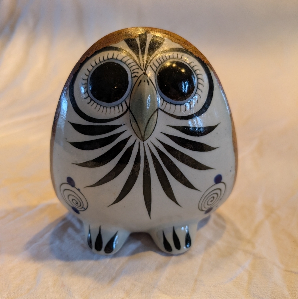 2/80$ Tonala Hand-Painted Big Owl Figurine Accent - Black And White